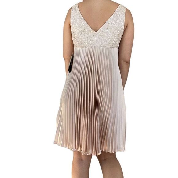New JS Boutique Beige Pleated Beaded Sleeveless Cocktail Dress Size 10 V Neck - Picture 4 of 14